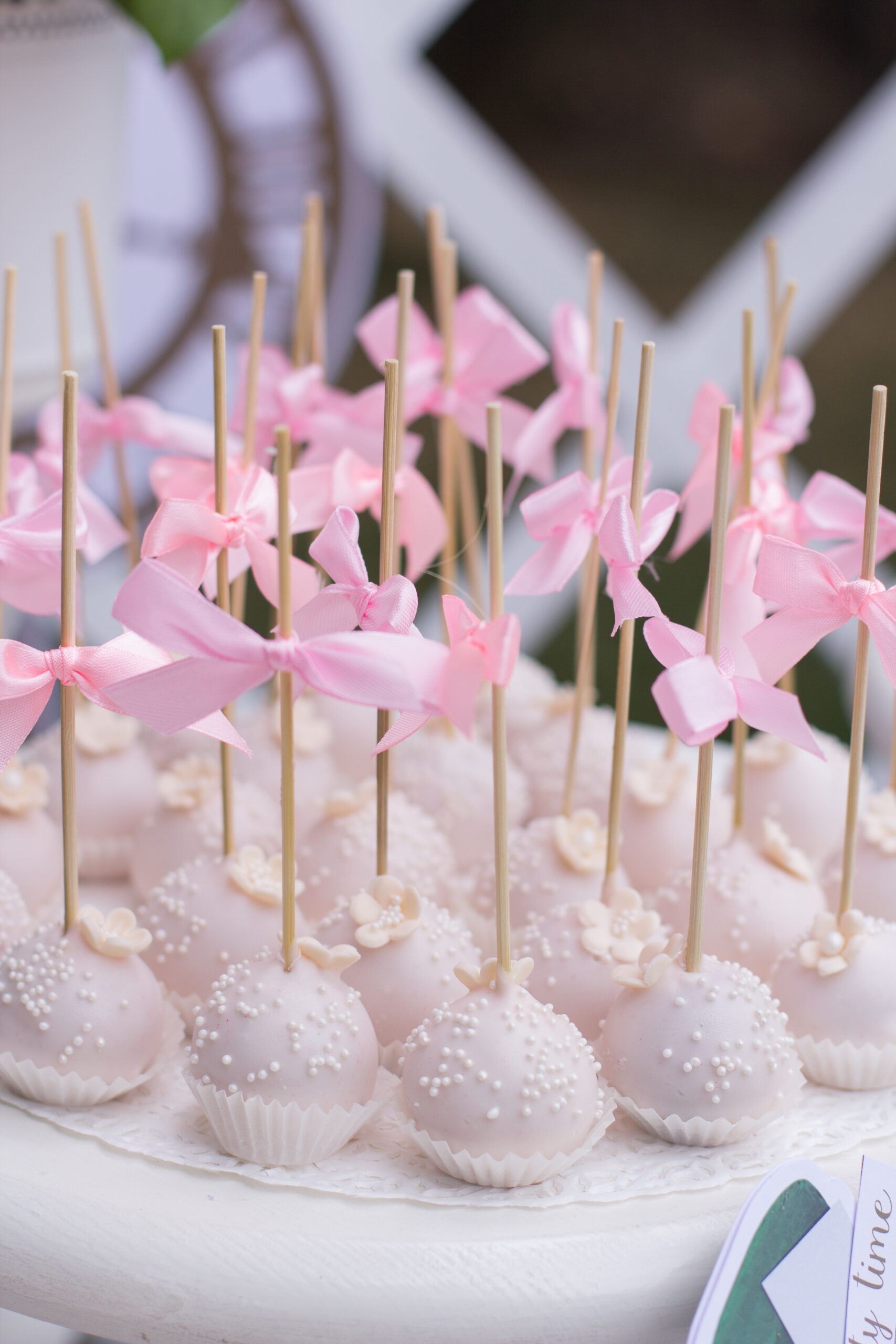 Wedding Cake Pops (per piece) – Bespoke Cakes and Treats