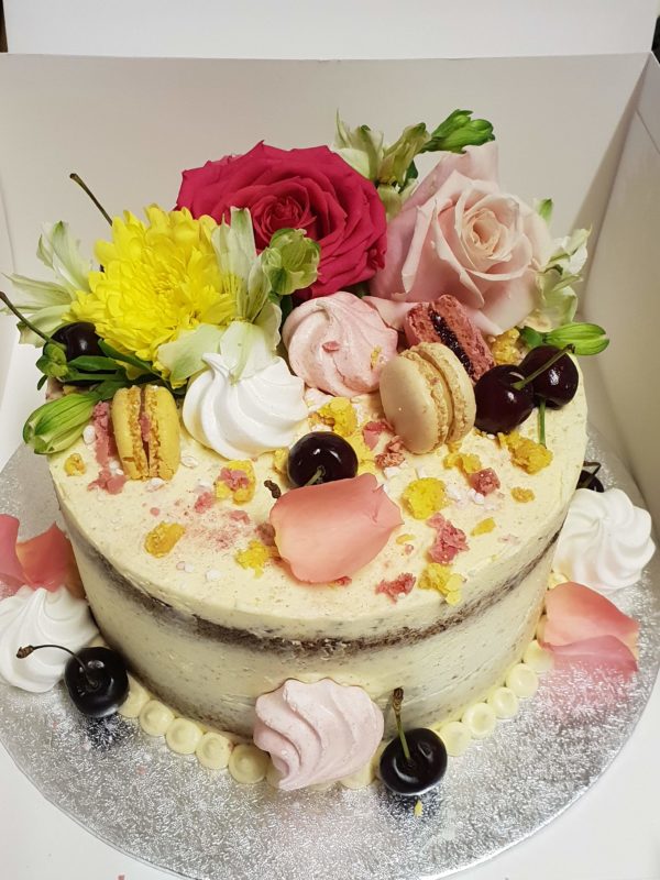Flowers & Macarons - £80 - Bespoke Cakes and Treats